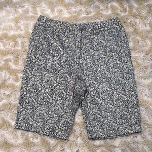 Valerie Stevens Blue and white floral print shorts size 8 #floralshorts